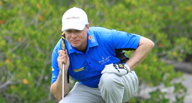 Gary putting during the 2012 Standard Bank Mauritius Open